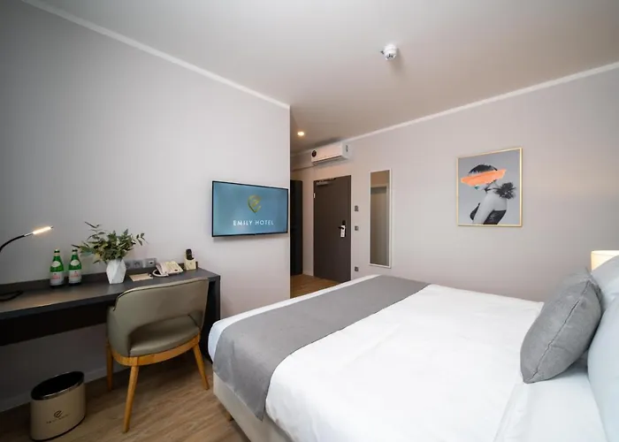 Отель Emily Neue Messe 4*