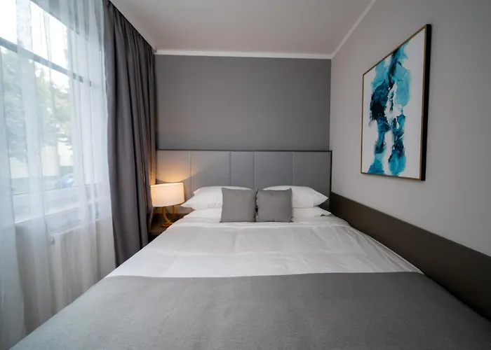 Emily Neue Messe מלון 4*