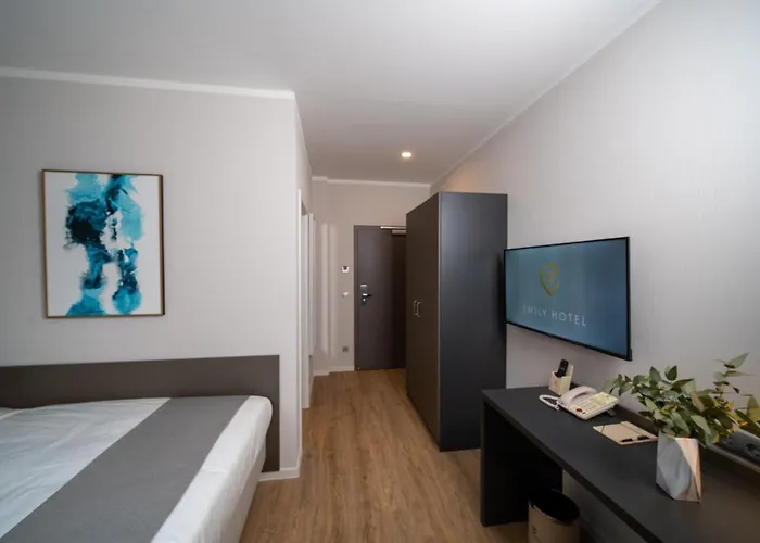 Отель Emily Neue Messe