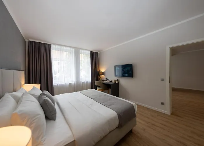 Emily Neue Messe Отель 4*