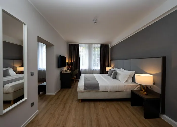 מלון Emily Neue Messe 4*