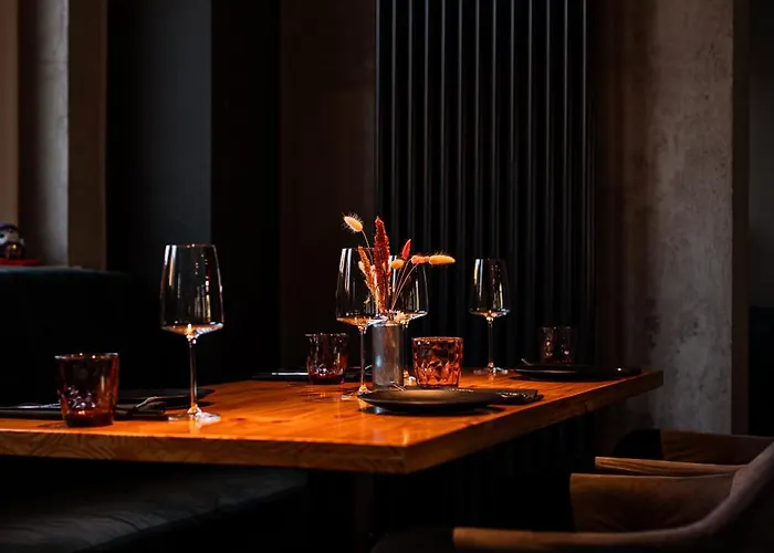 Emily Neue Messe מלון 4*